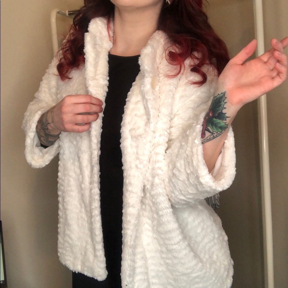 Vintage Alfred Dunner white faux fur coat size 10